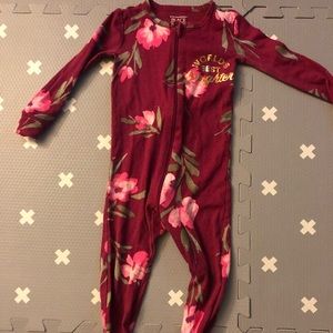 🔴12-18m used snug fit pajamas burgundy color
